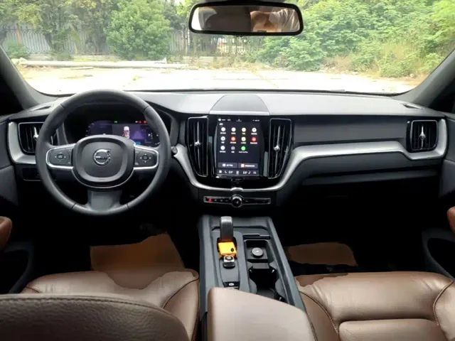 Volvo XC60 — Фото автомобиля 9