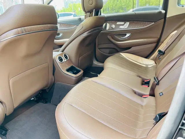 Mercedes-Benz E-Class — Фото автомобиля 6