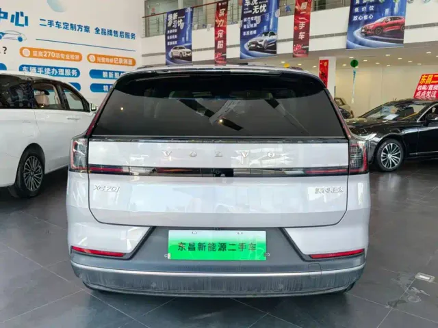 Volvo XC70 Plug-in Hybrid — Фото автомобиля 2