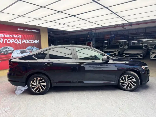 Volkswagen Lavida — Фото автомобиля 4