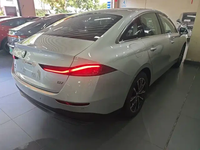 Roewe D7 — Фото автомобиля 6