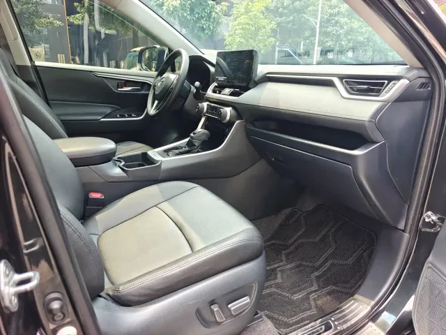 Toyota RAV4 — Фото автомобиля 10