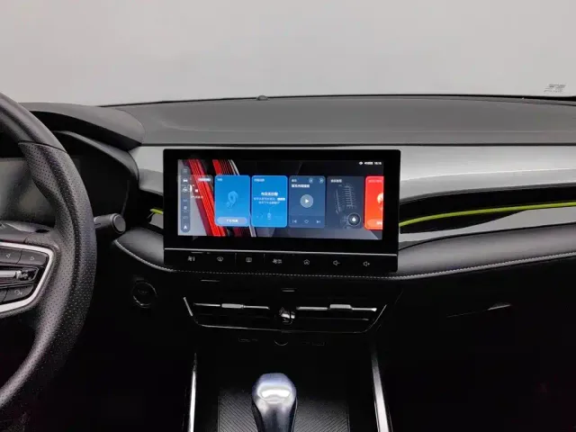 Roewe i5 — Фото автомобиля 12