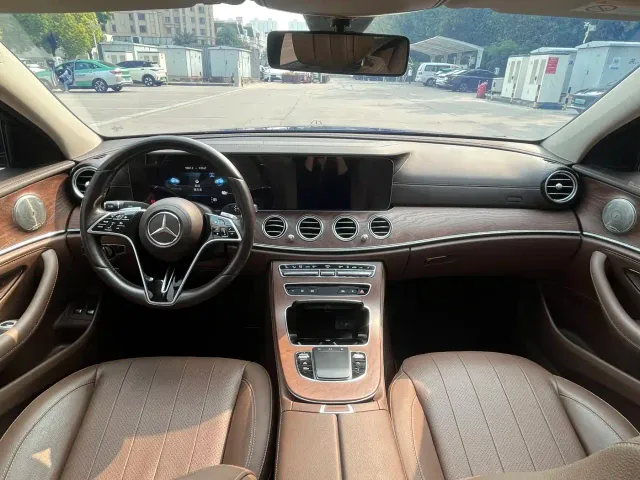 Mercedes-Benz E-Class — Фото автомобиля 11