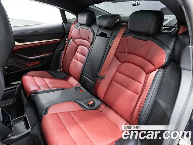 Porsche Taycan — Фото автомобиля 17