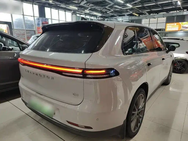 Leapmotor C10 — Фото автомобиля 6