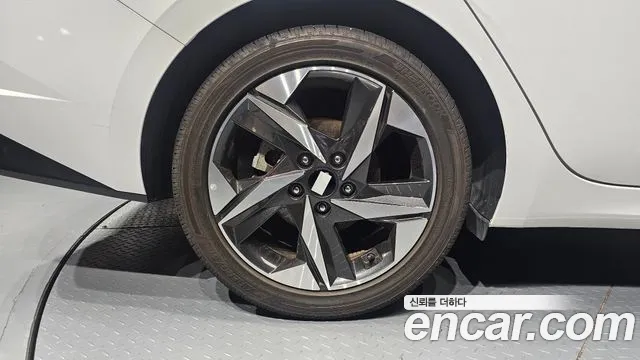 Hyundai AVANTE Avante (CN7) — Фото автомобиля 5