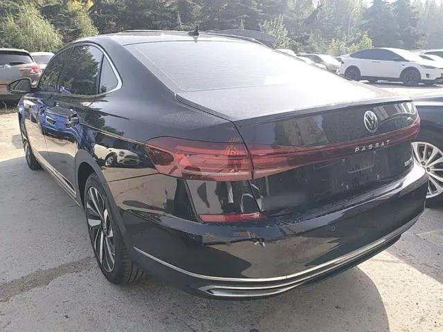 Volkswagen Passat — Фото автомобиля 4