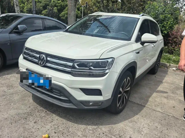 Фотография автомобиля — Volkswagen Tharu
