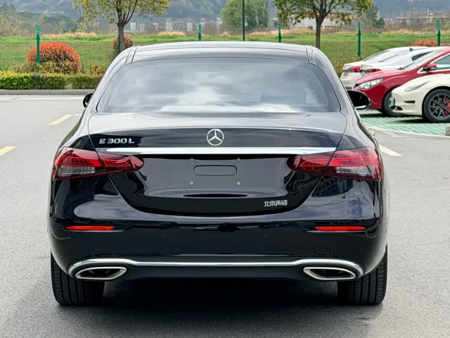 Mercedes-Benz E-Class — Фото автомобиля 6