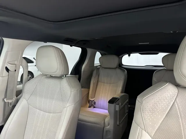Toyota Sienna — Фото автомобиля 17