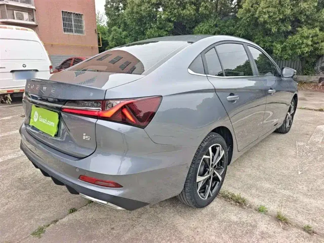 Roewe i5 — Фото автомобиля 6