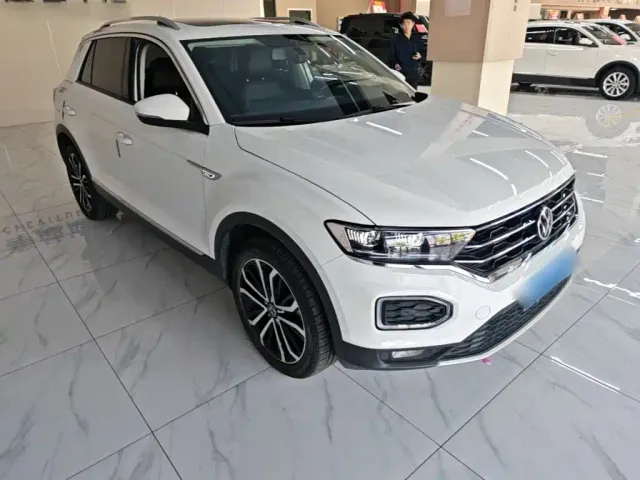 Volkswagen T-Roc — Фото автомобиля 3