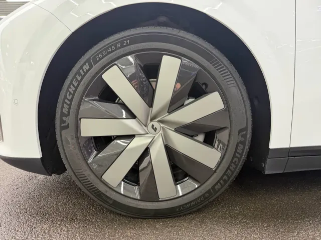 Li Auto i6 — Фото автомобиля 4