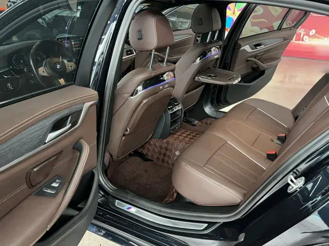 BMW 5 Series — Фото автомобиля 16