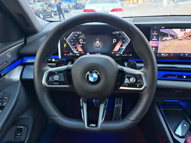 BMW 5 Series — Фото автомобиля 6