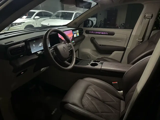 Leapmotor C11 — Фото автомобиля 4
