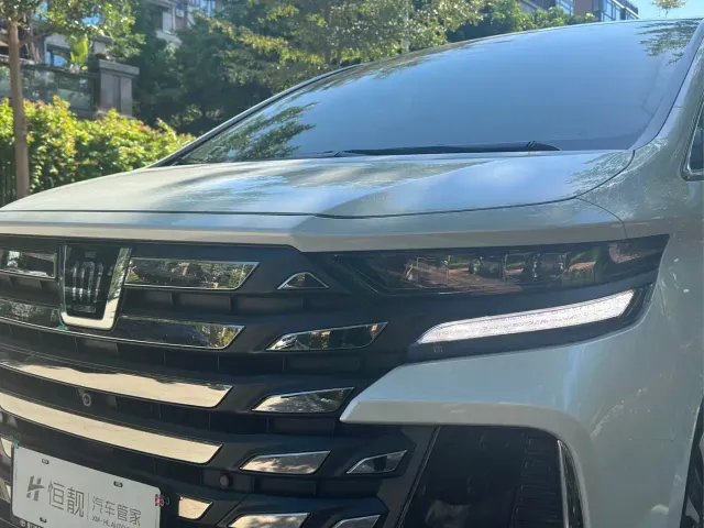 Toyota Vellfire — Фото автомобиля 7