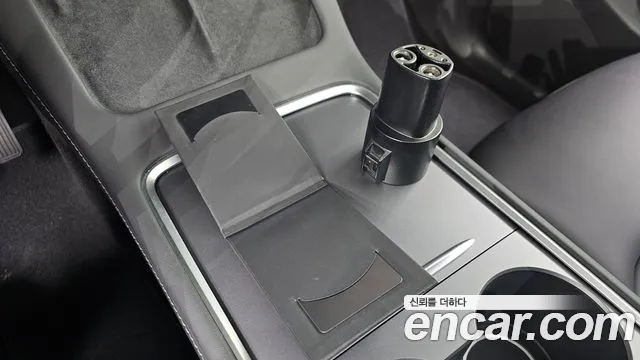 Tesla Model Y — Фото автомобиля 29