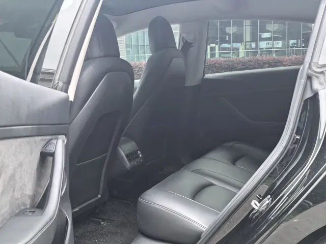 Tesla Model 3 — Фото автомобиля 9