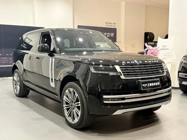 Land Rover Range Rover 2025 3.0 L6 400PS Flourishing Era Extended Wheelbase — Фото автомобиля 3