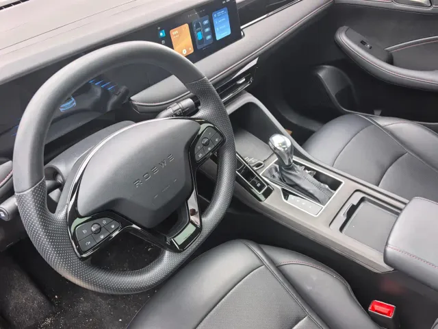 Roewe i5 — Фото автомобиля 10