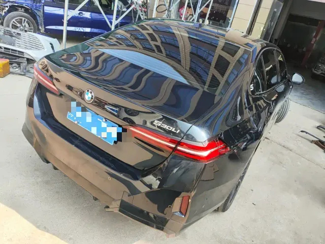 BMW 5 Series — Фото автомобиля 2