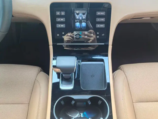 Li Auto ONE — Фото автомобиля 23