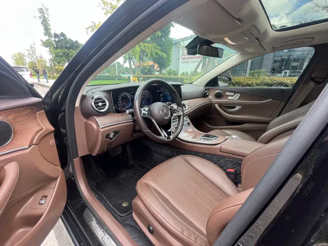 Mercedes-Benz E-Class — Фото автомобиля 4