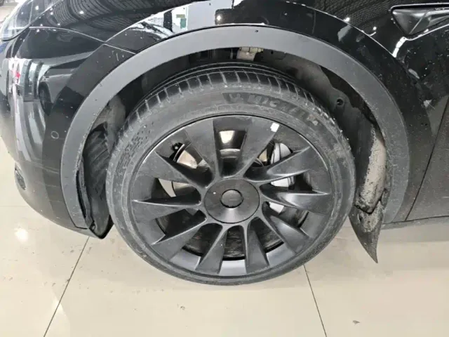 Tesla Model Y — Фото автомобиля 22