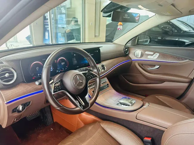 Mercedes-Benz E-Class — Фото автомобиля 5