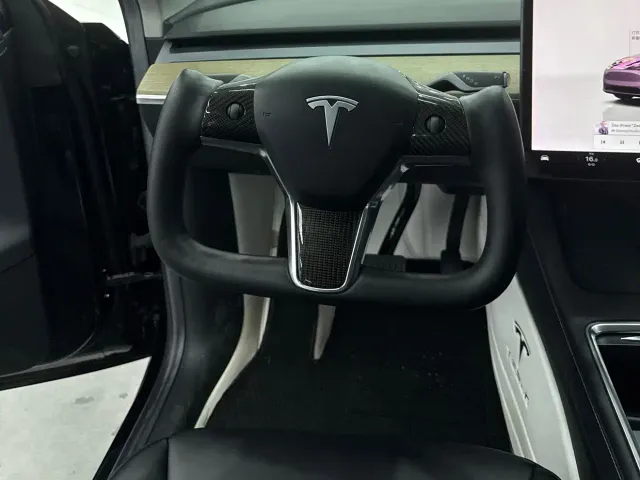 Tesla Model Y — Фото автомобиля 13