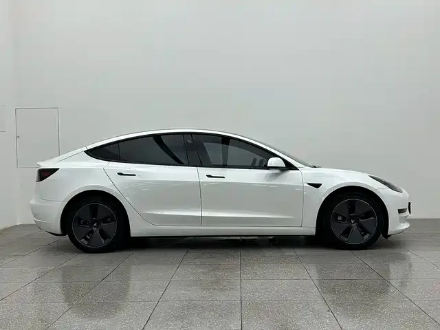 Tesla Model 3 — Фото автомобиля 7