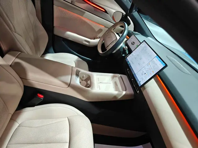 Xpeng P7+ — Фото автомобиля 9