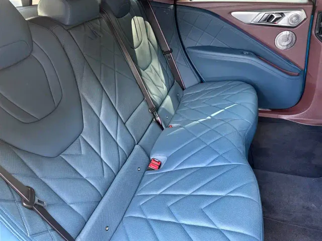 BMW XM — Фото автомобиля 10