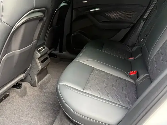 Audi Q6L e-tron — Фото автомобиля 11