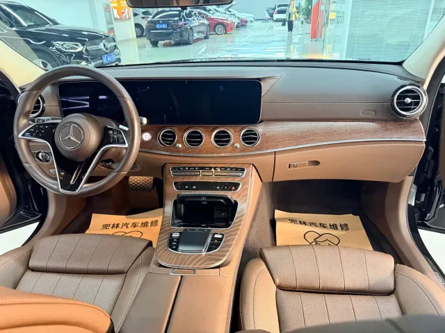 Mercedes-Benz E-Class — Фото автомобиля 8