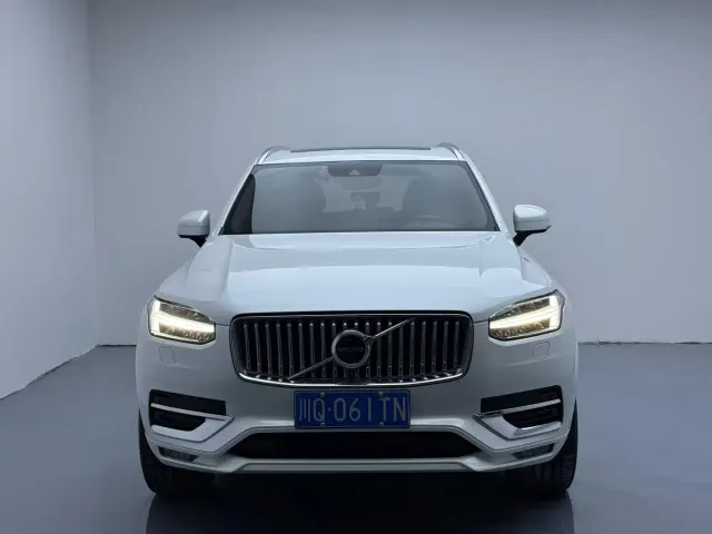 Volvo XC90 — Фото автомобиля 2