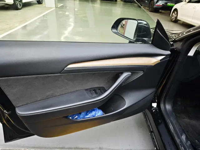Tesla Model 3 — Фото автомобиля 13