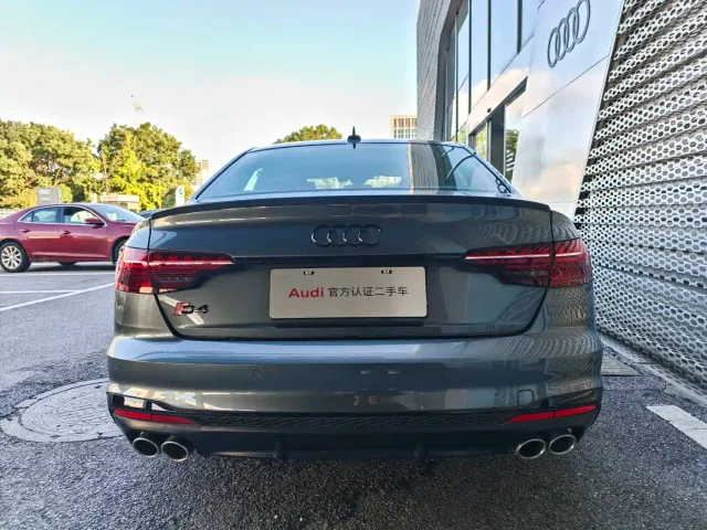 Audi S4 — Фото автомобиля 3