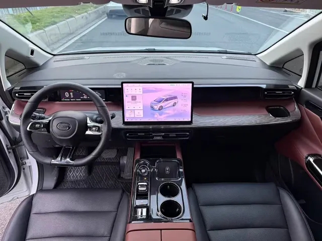 GAC Trumpchi E8 — Фото автомобиля 9
