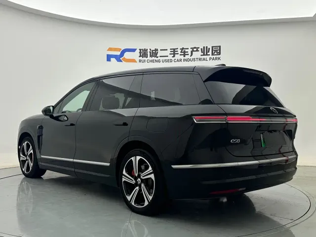 Nio ES8 — Фото автомобиля 8