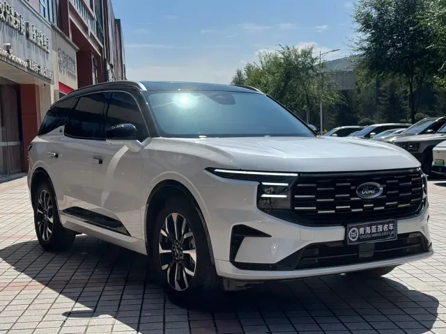 Ford Edge — Фото автомобиля 3