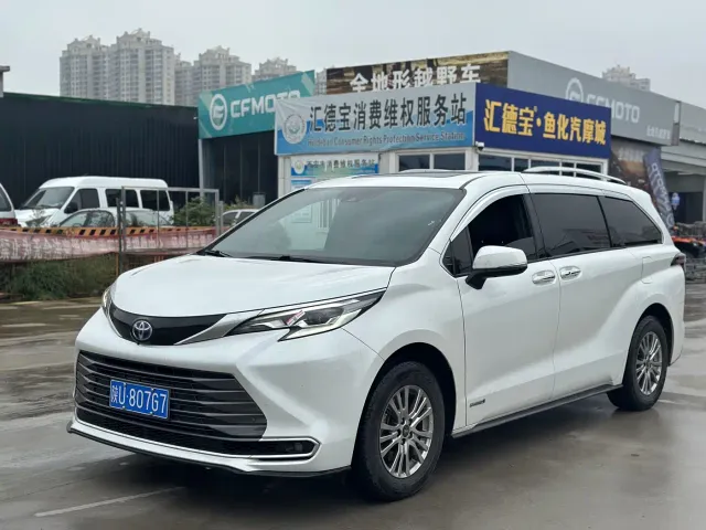 Фотография автомобиля — Toyota Sienna