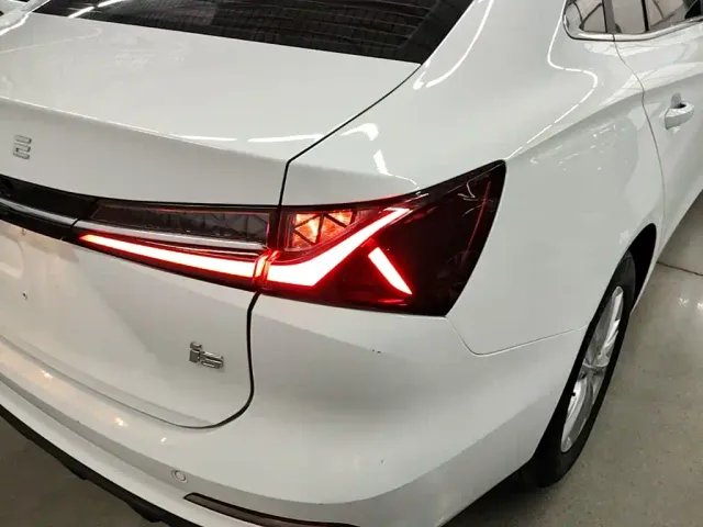 Roewe i5 — Фото автомобиля 7