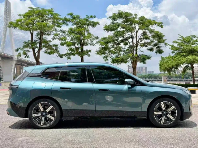 BMW iX — Фото автомобиля 3