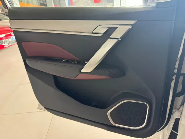 Geely Binyue — Фото автомобиля 10