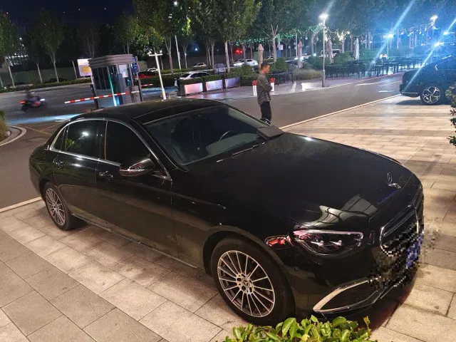 Mercedes-Benz E-Class — Фото автомобиля 2