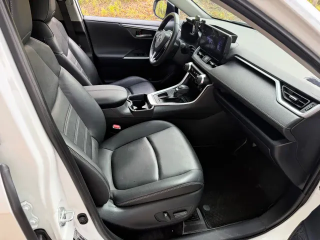 Toyota RAV4 — Фото автомобиля 7