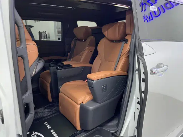 Toyota Vellfire — Фото автомобиля 9